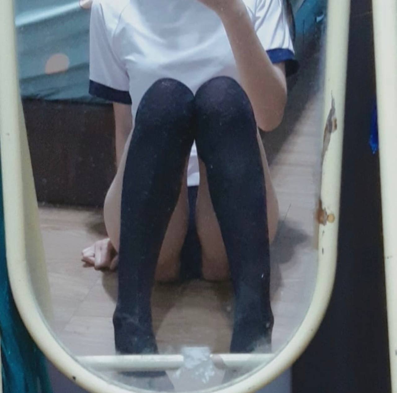 Yoga khỏa thân và cái lồn phun nước khổng lồ! ! ! Cô gái tóc nâu nóng bỏng liếm và quan hệ tình dục